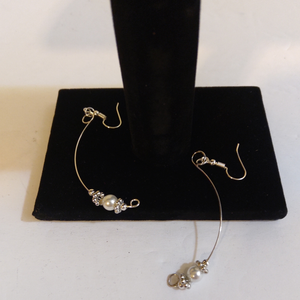 New Handcrafted Womens Off White & Silver Pearl Beads Earrings 3